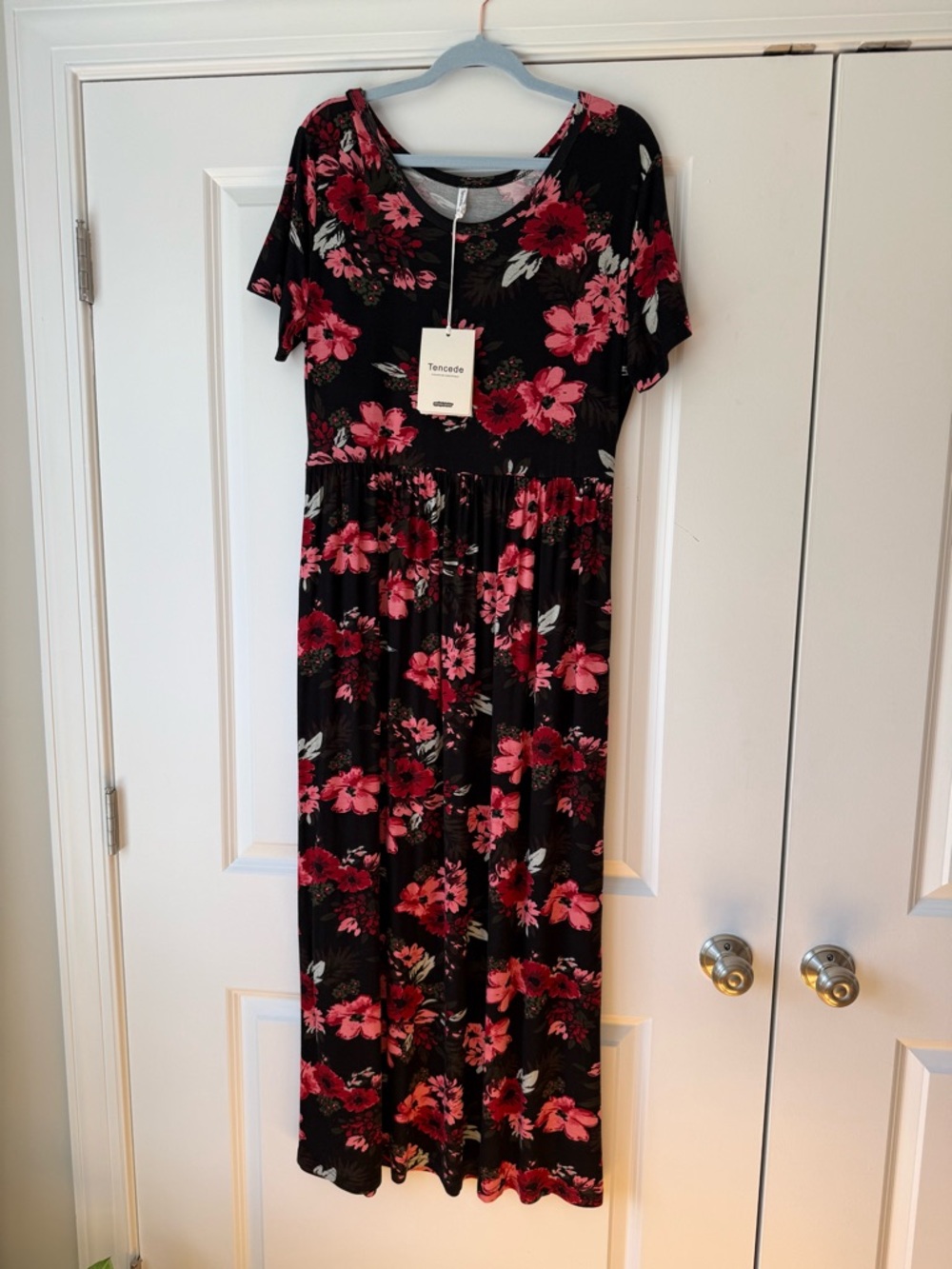 NWT Floral Maxi Dress, Black and Pink, with Pockets! Tagged XL, Runs Small